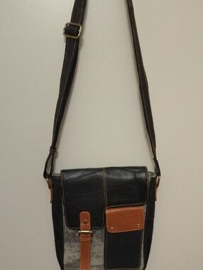 Vaan &Co Black and Brown Leather Crossbody Bag